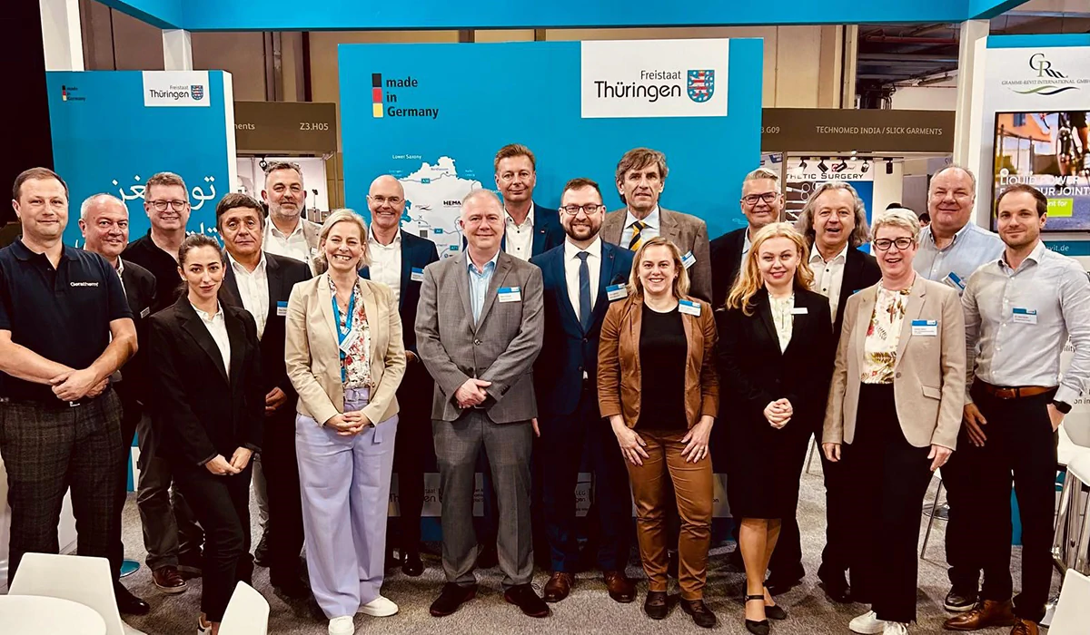 Erfolgreiche Teilnahme auf internationalen Messen: das Beispiel Arab Health | Bild: LEG Thüringen Bildbeschreibung / description: Gruppenbild von Ausstellern auf dem Thüringer Gemeinschaftsstand zur Arab Health in Dubai